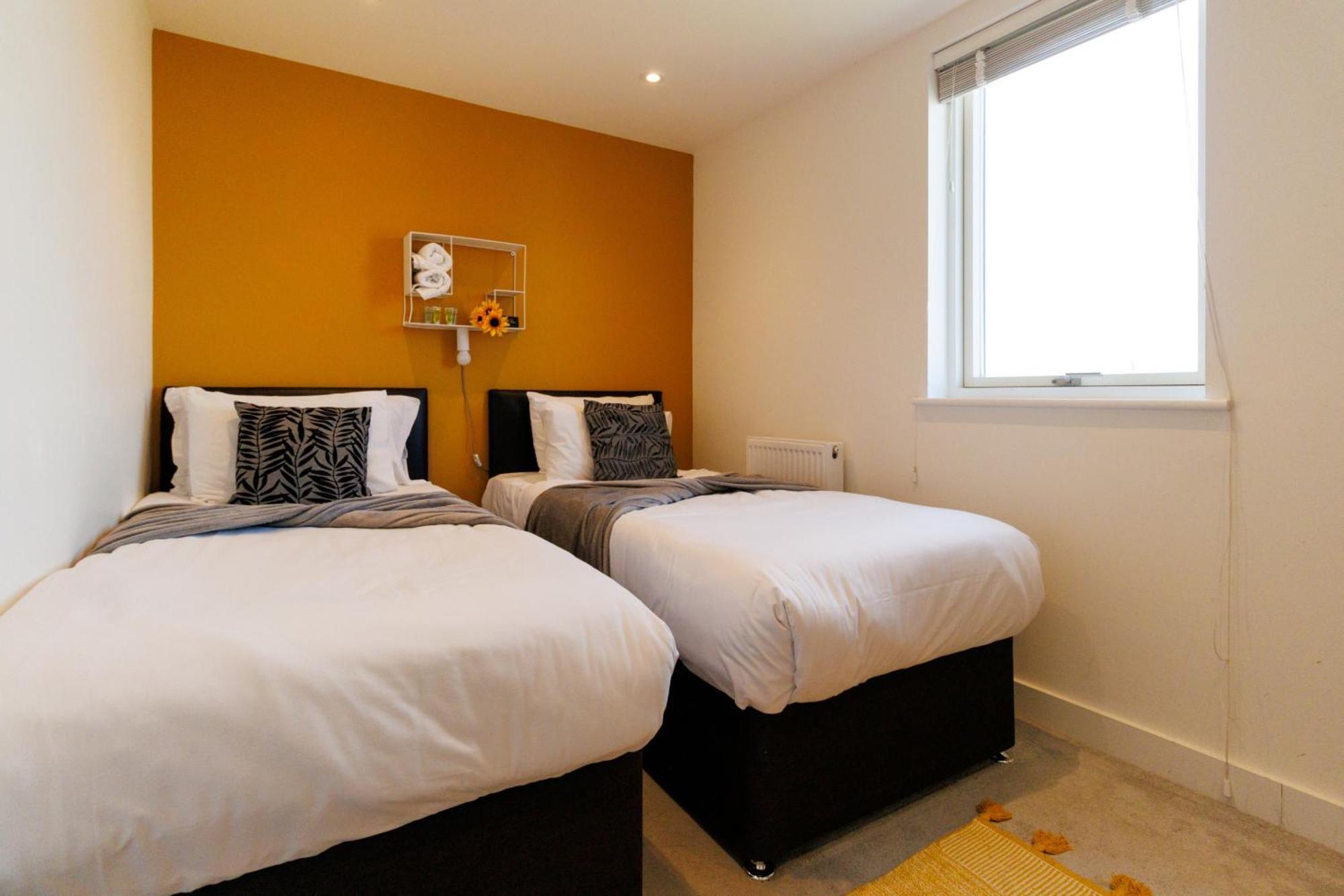 City Centre, Sleeps 7, Stunning Views & Parking, Interconnected Rooms Long Stay Work Contractor Leisure, Diamond Penthouse CBG Exterior foto